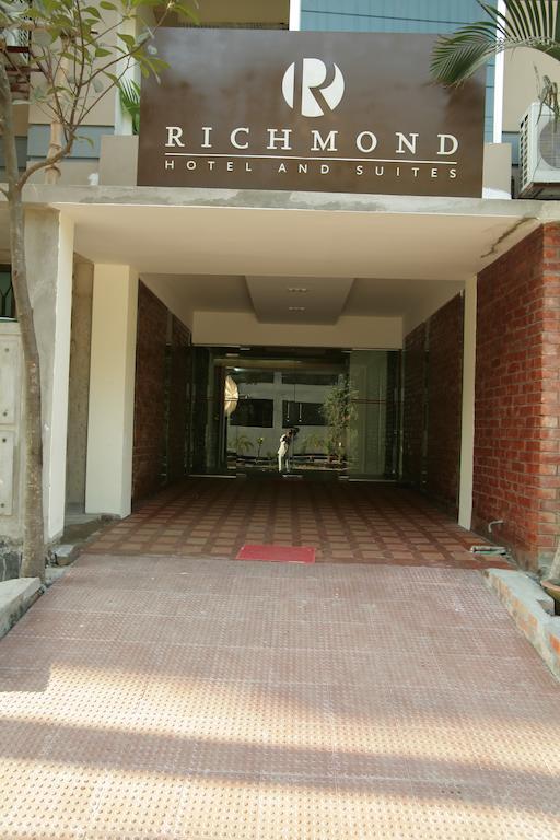 דאהקה Richmond Hotel & Suites מראה חיצוני תמונה